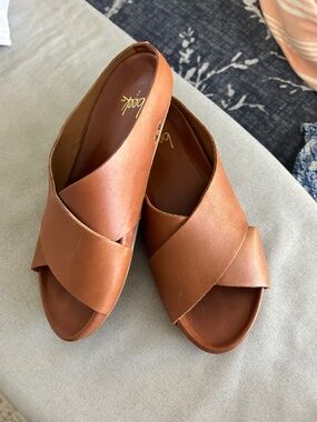 Beek slide sandals